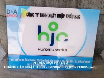 Bảng tên công ty mica KT: 35*25cm